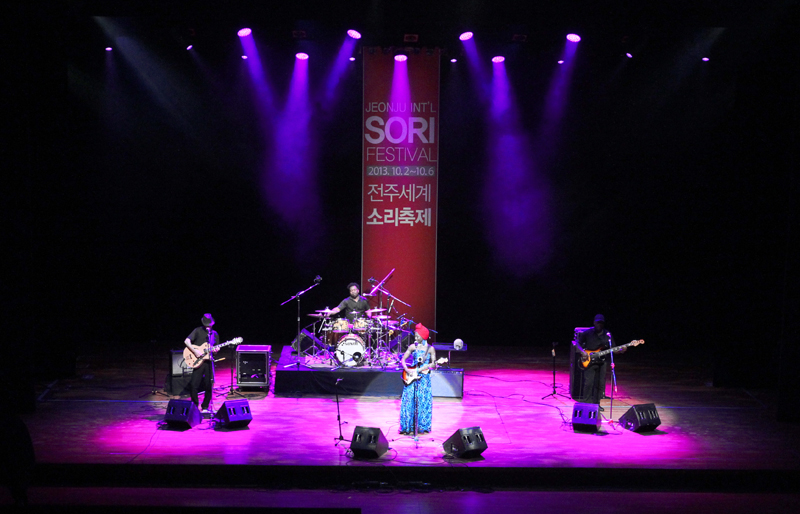 2013 전주세계소리축제 - 마사라(MASARA) & 파투마타 디아와라 (Fatoumata Diawara) 섬네일 파일